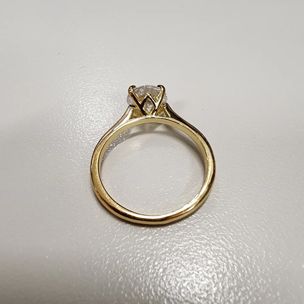 Classic Gold-plated Solitaire Cubic Zirconia Ring Round Cut Clear Stone Size 8